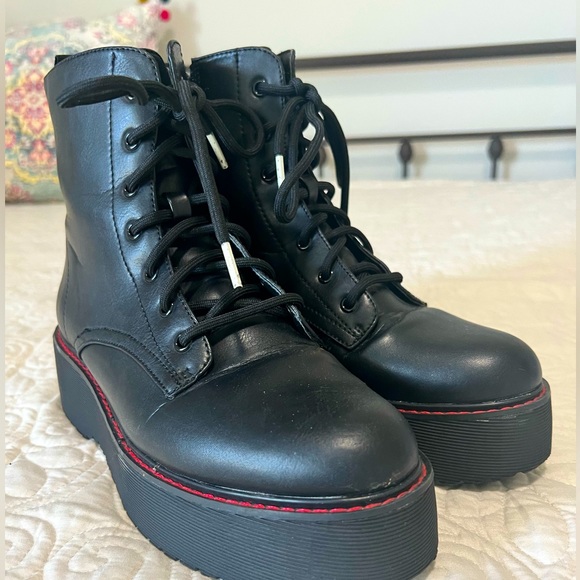 Combat boots - Picture 1 of 4